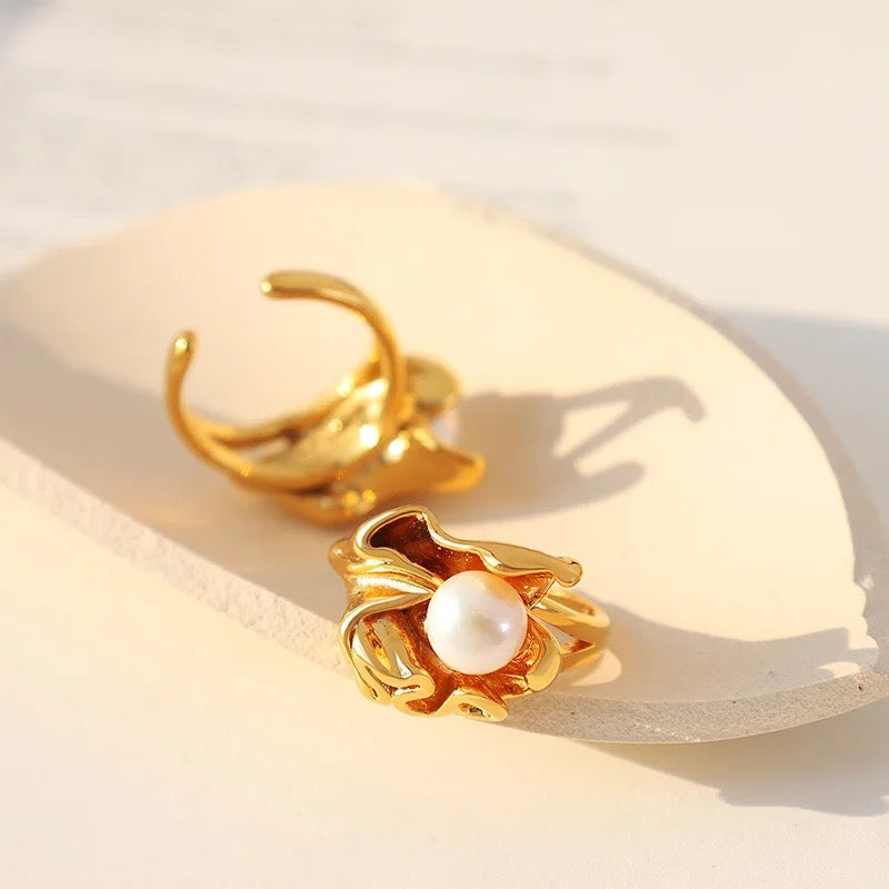 Pearl in Shell Ring