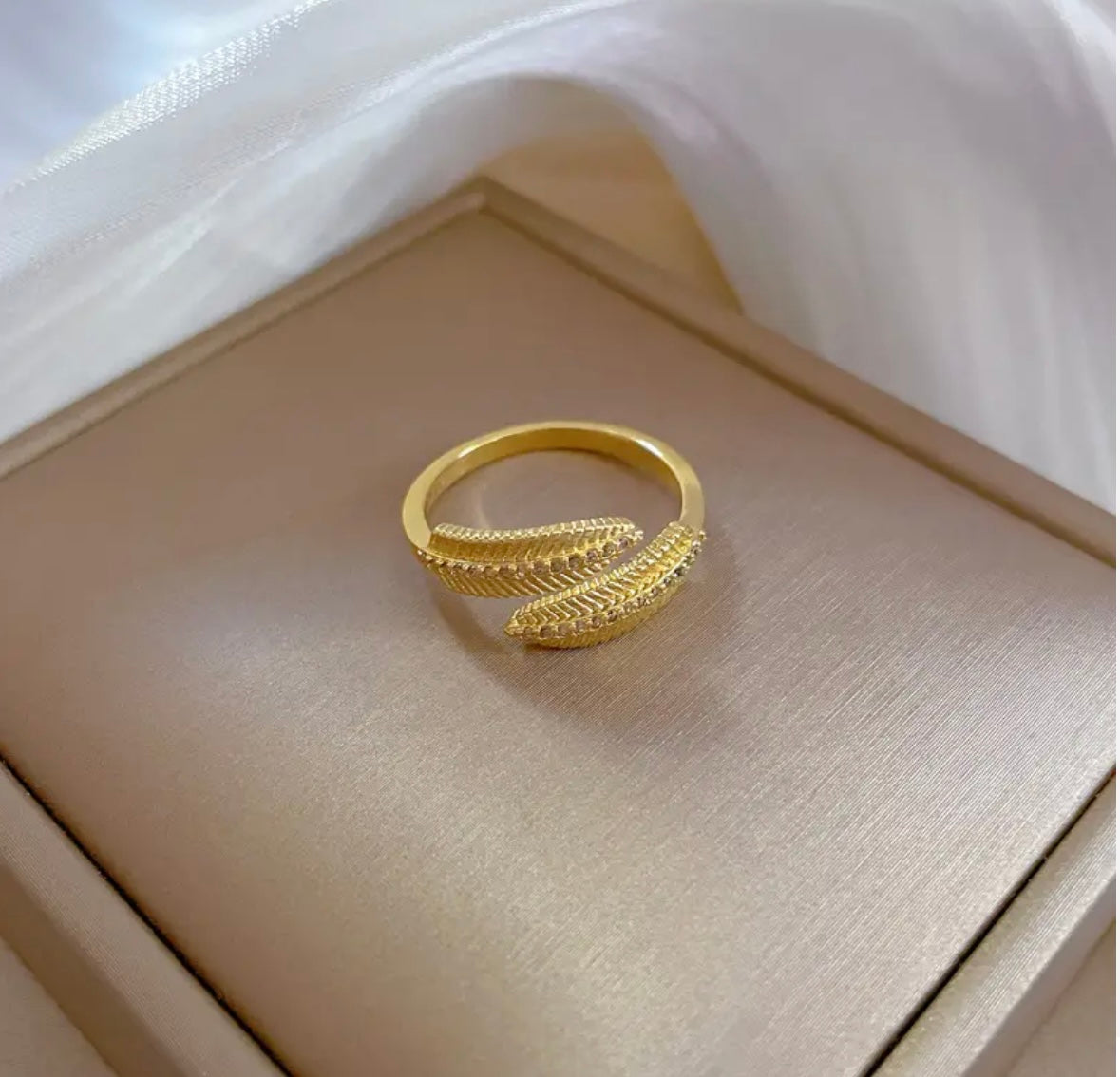 Overlap Leaf Ring