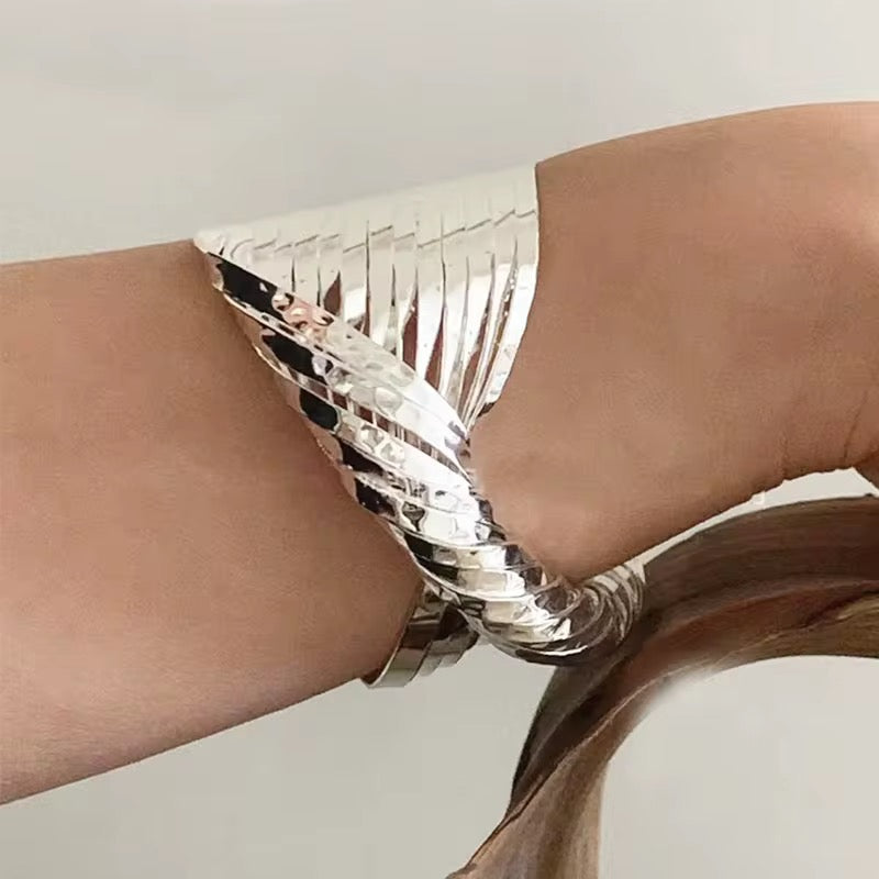 Exagerated Twisted Kada Bracelets