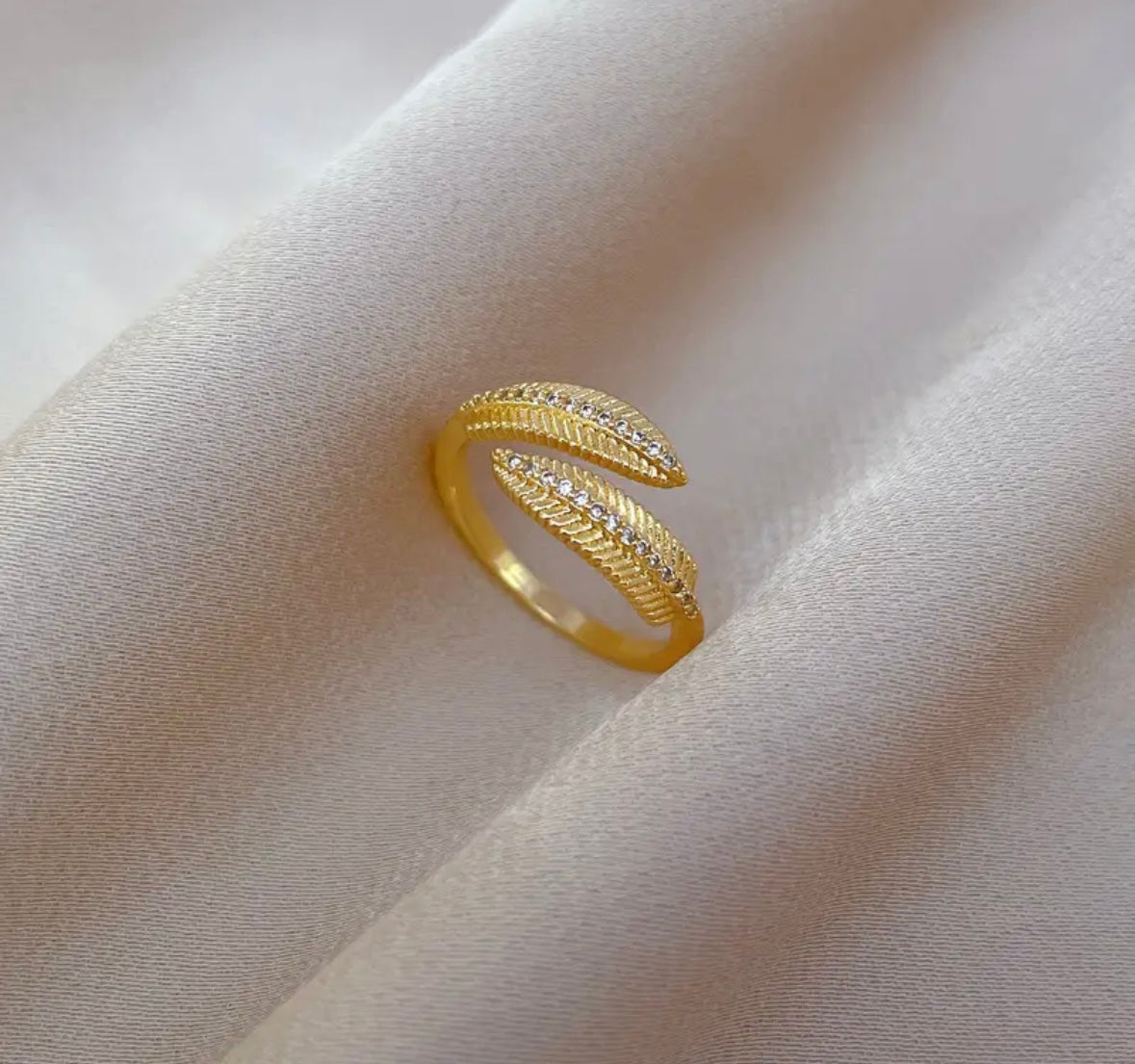 Overlap Leaf Ring