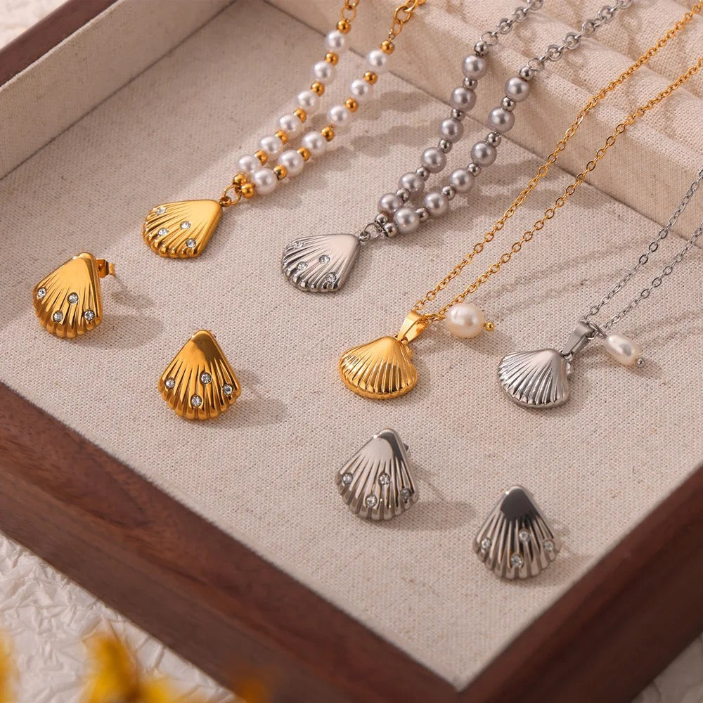 Shell Pearl Necklace