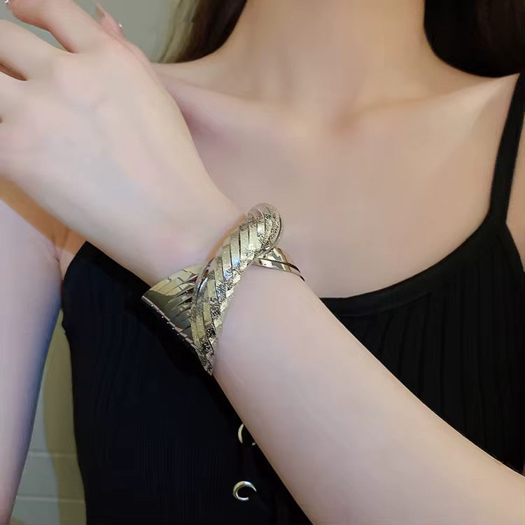 Exagerated Twisted Kada Bracelets