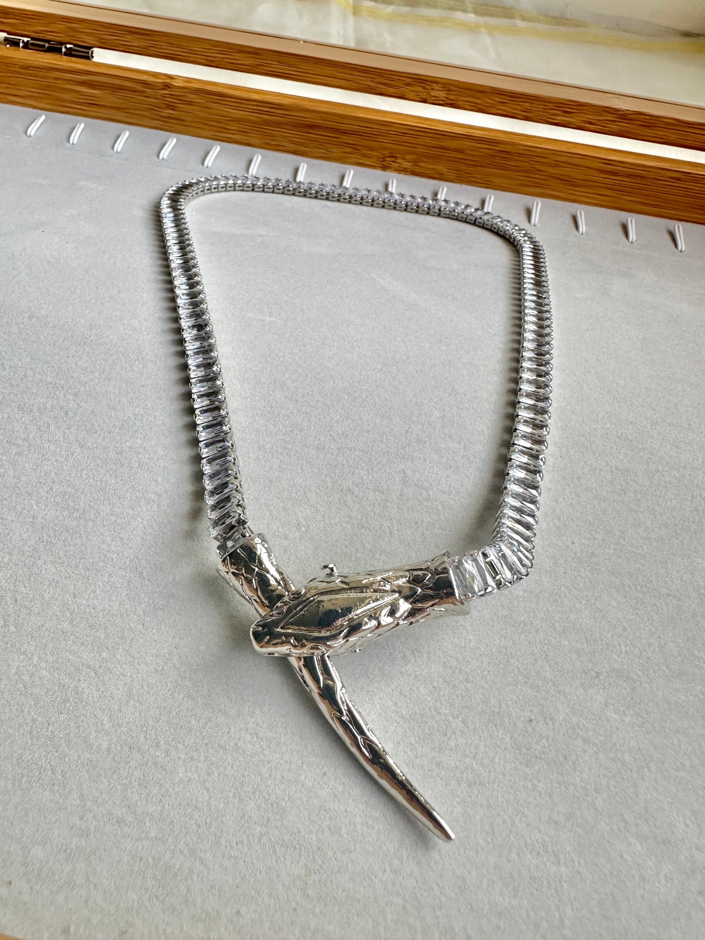 Serpant Baguette Necklace-Silver