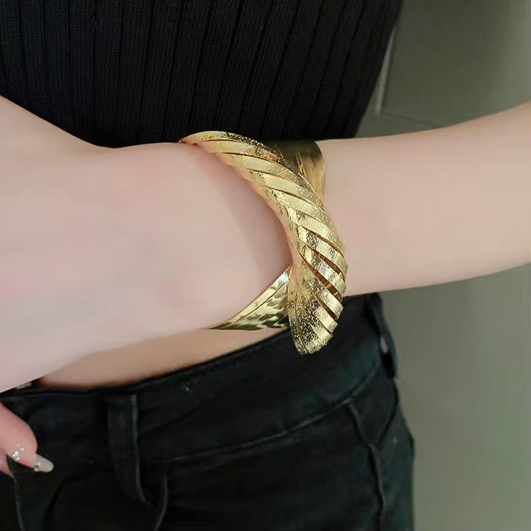 Exagerated Twisted Kada Bracelets