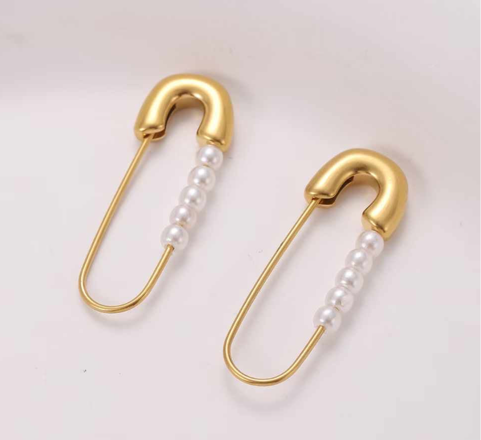Pearl Safety Pin Earring