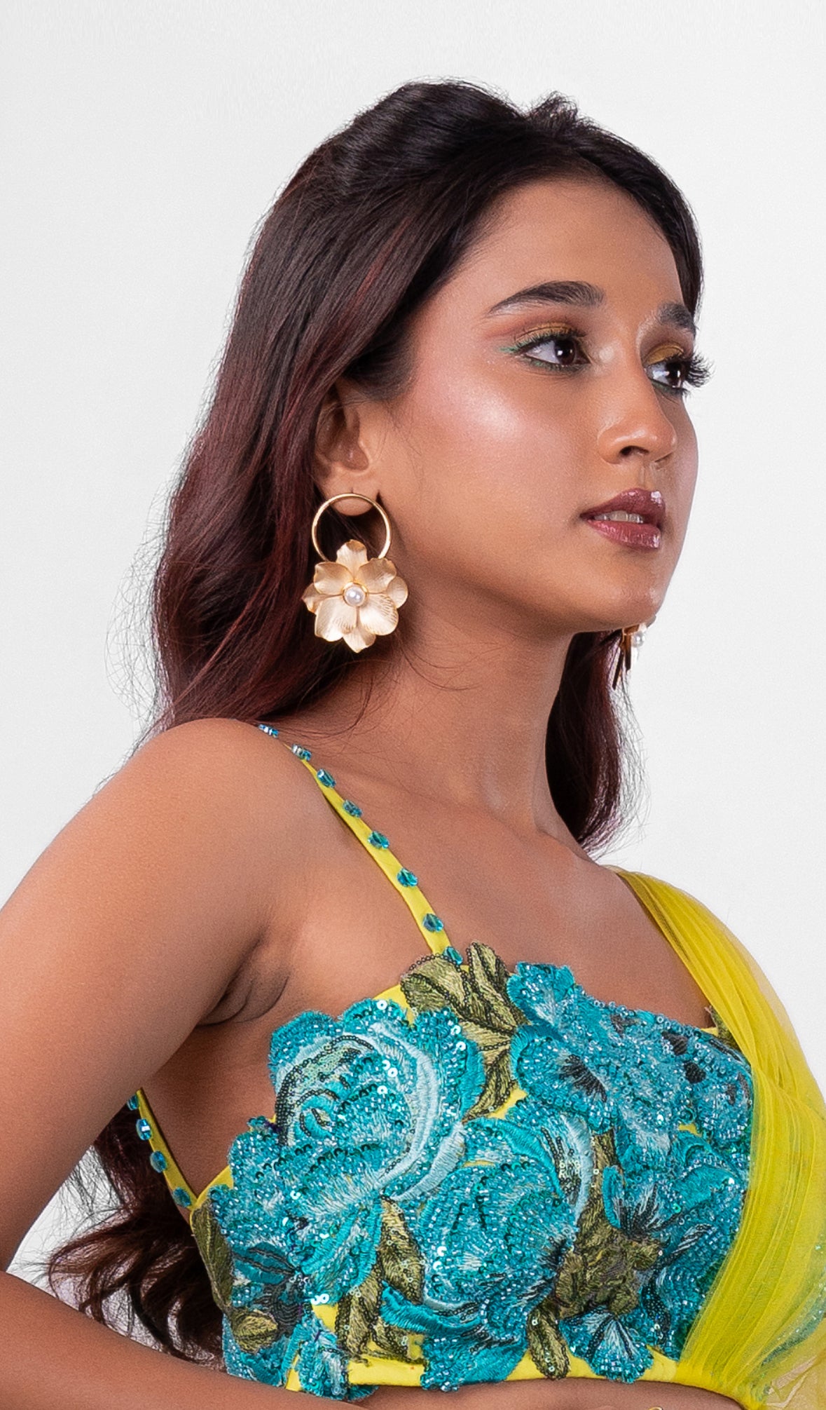 Floral Circle matte Gold Earrings