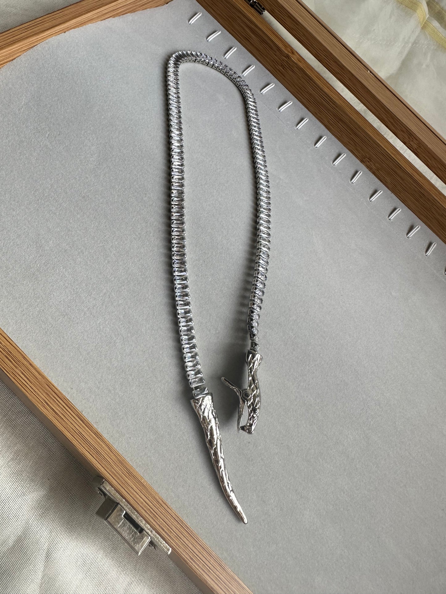 Serpant Baguette Necklace-Silver