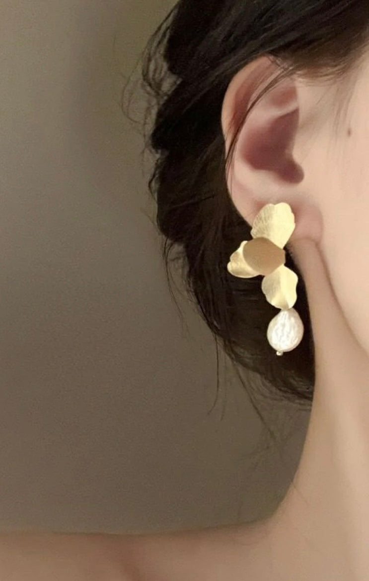 Lily Pearl Drop Earrings