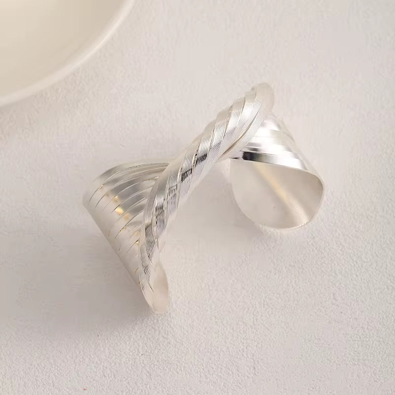 Exagerated Twisted Kada Bracelets