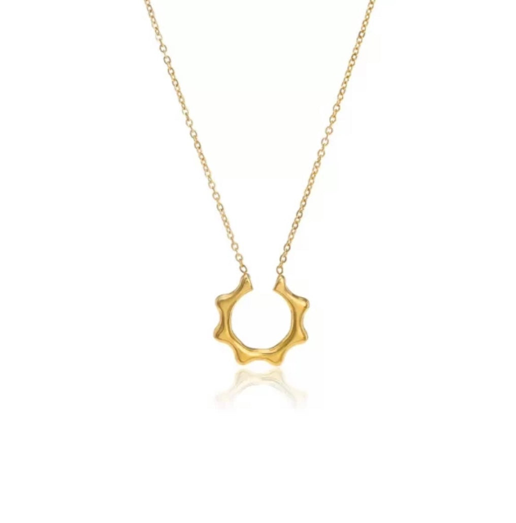 Minimal horse shoe necklace
