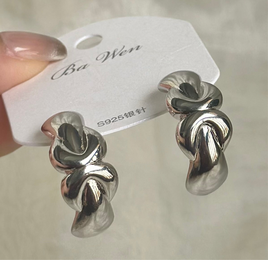 Solid Knot Hoop Earrings