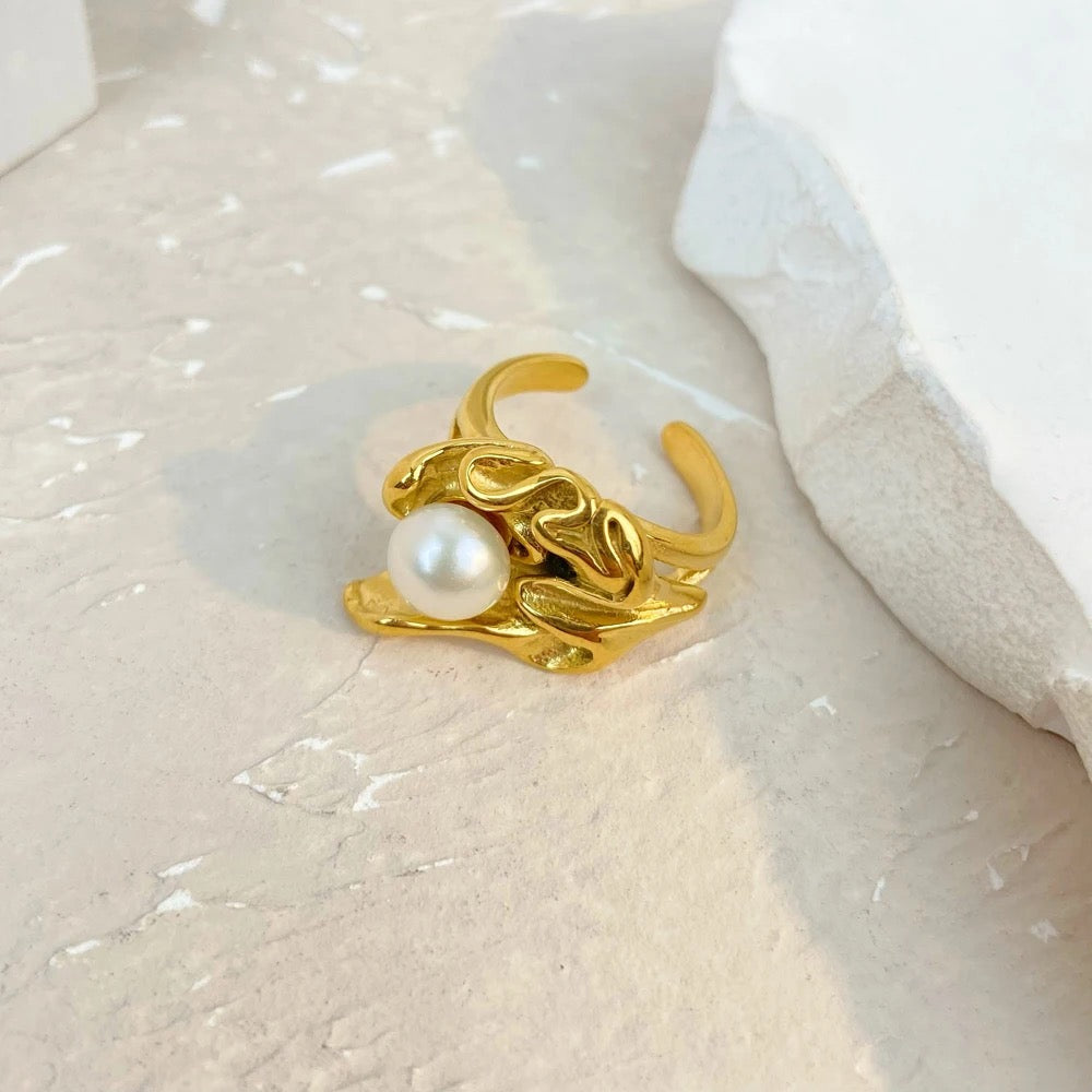 Pearl in Shell Ring