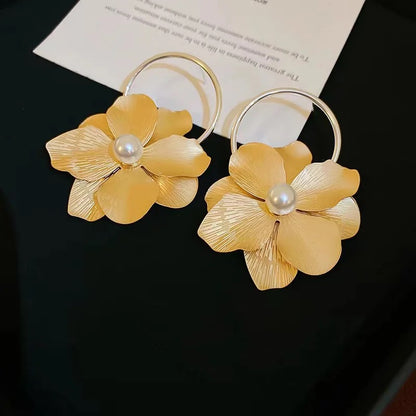 Floral Circle matte Gold Earrings