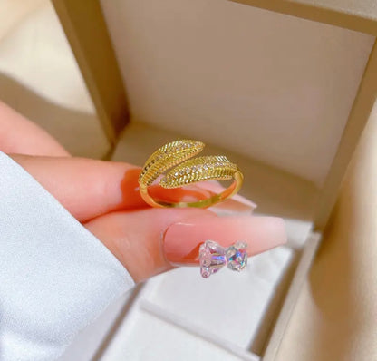 Overlap Leaf Ring