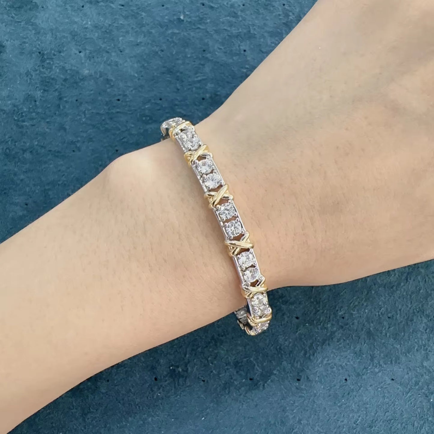 Signature X Luxe Choker Necklace & Earrings Det