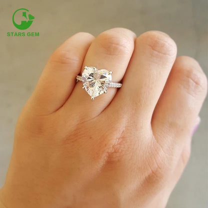 Solitaire Gorge Heart Ring