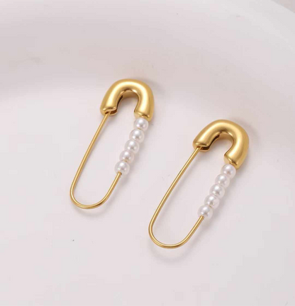Pearl Safety Pin Earring