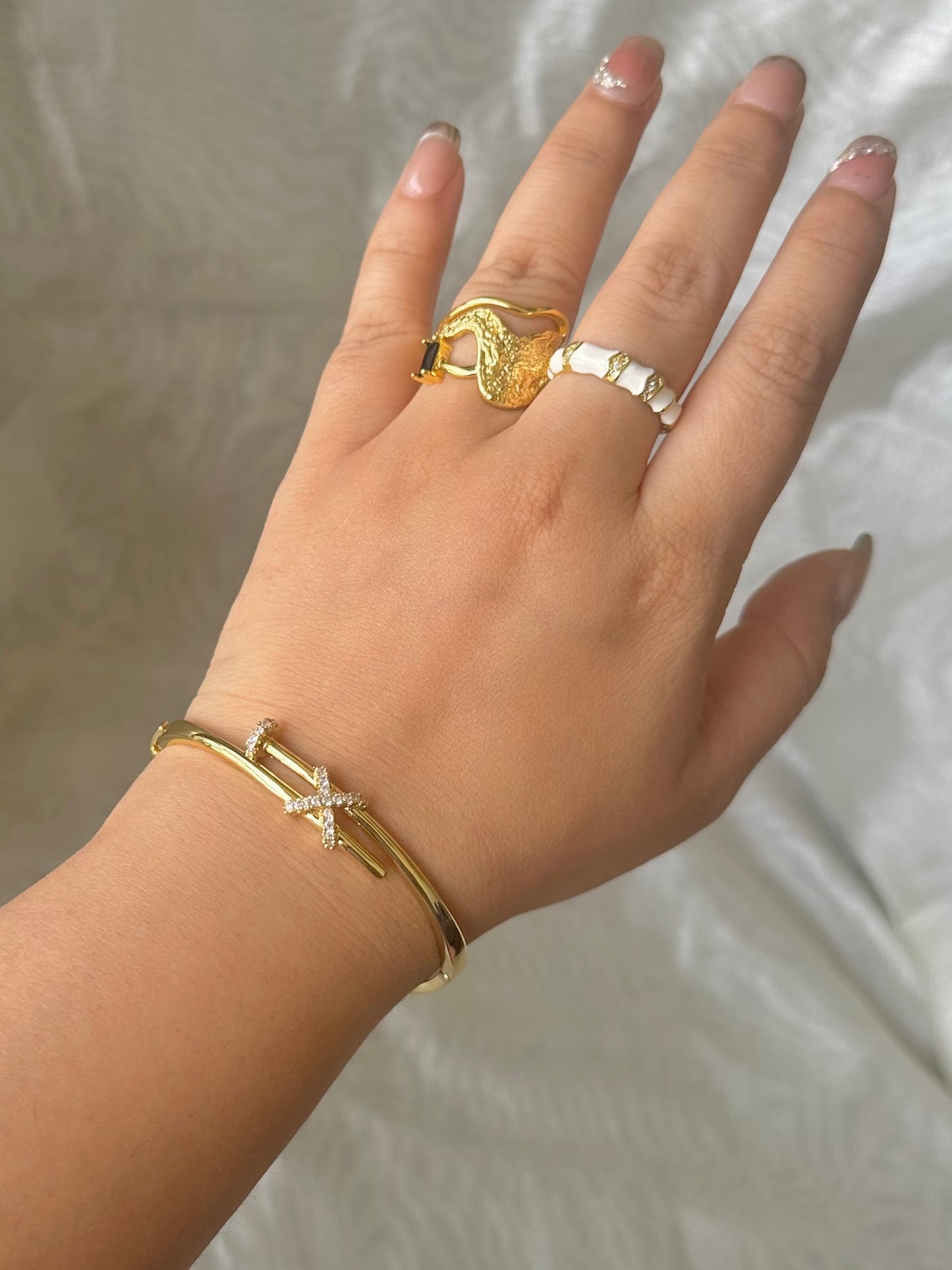 Thin Cross Nail Bracelet-Gold