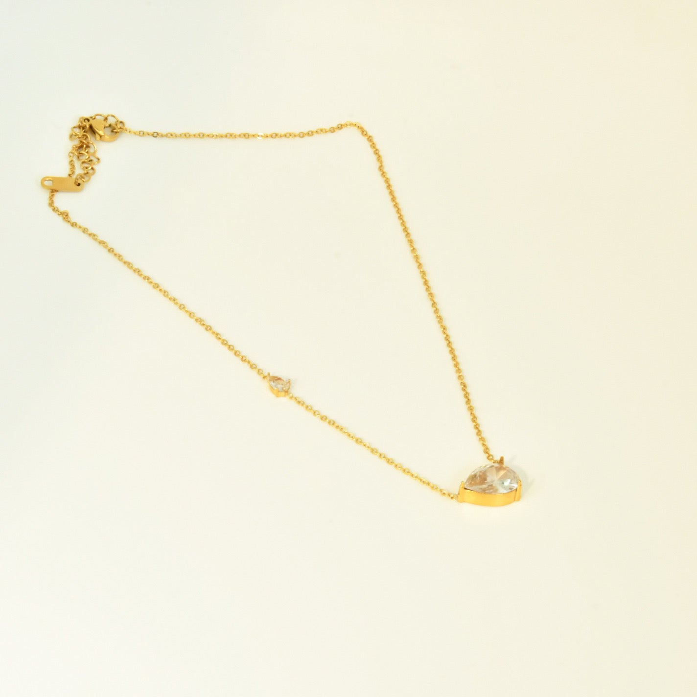 Bold Pear Solitaire Necklace-Gold