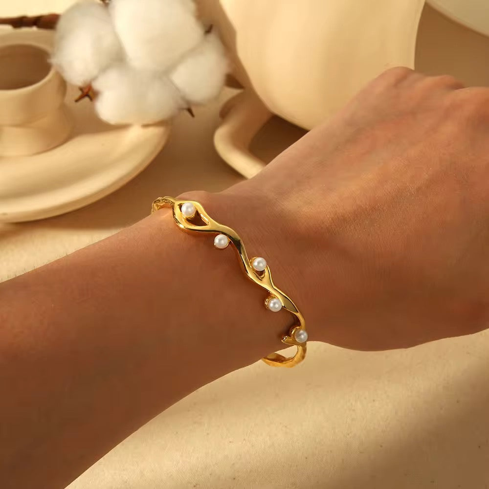 Pearl Wavy Adjustable Kada Bracelet
