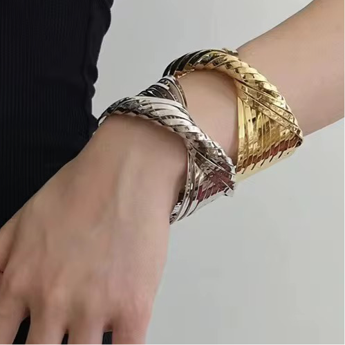 Exagerated Twisted Kada Bracelets