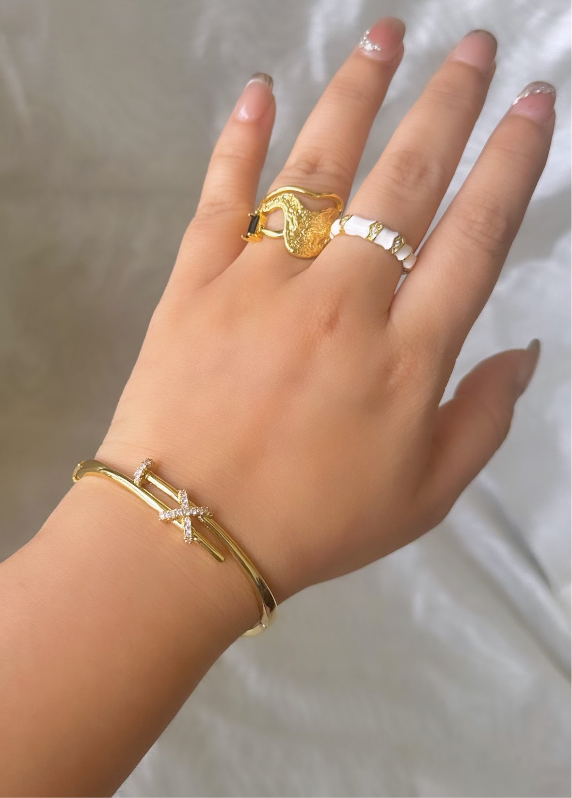 Thin Cross Nail Bracelet-Gold