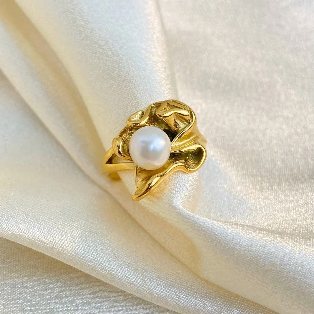 Pearl in Shell Ring