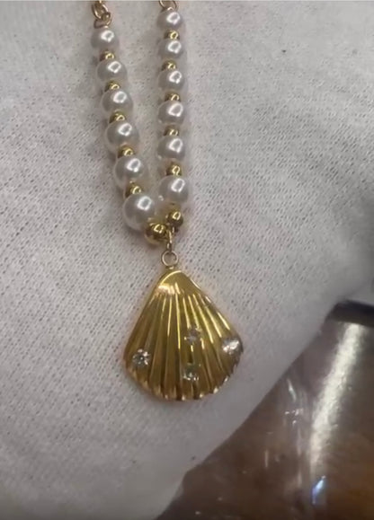 Shell Pearl Necklace