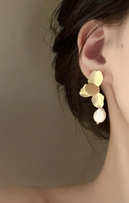 Lily Pearl Drop Earrings
