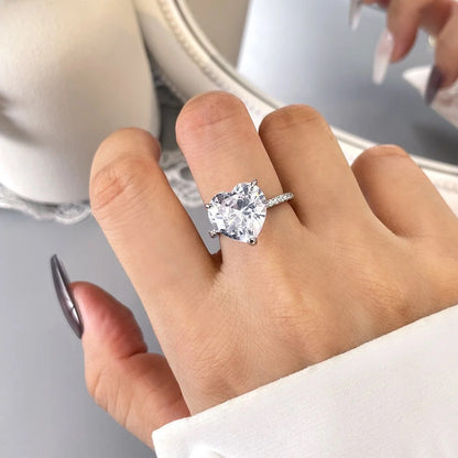 Solitaire Gorge Heart Ring