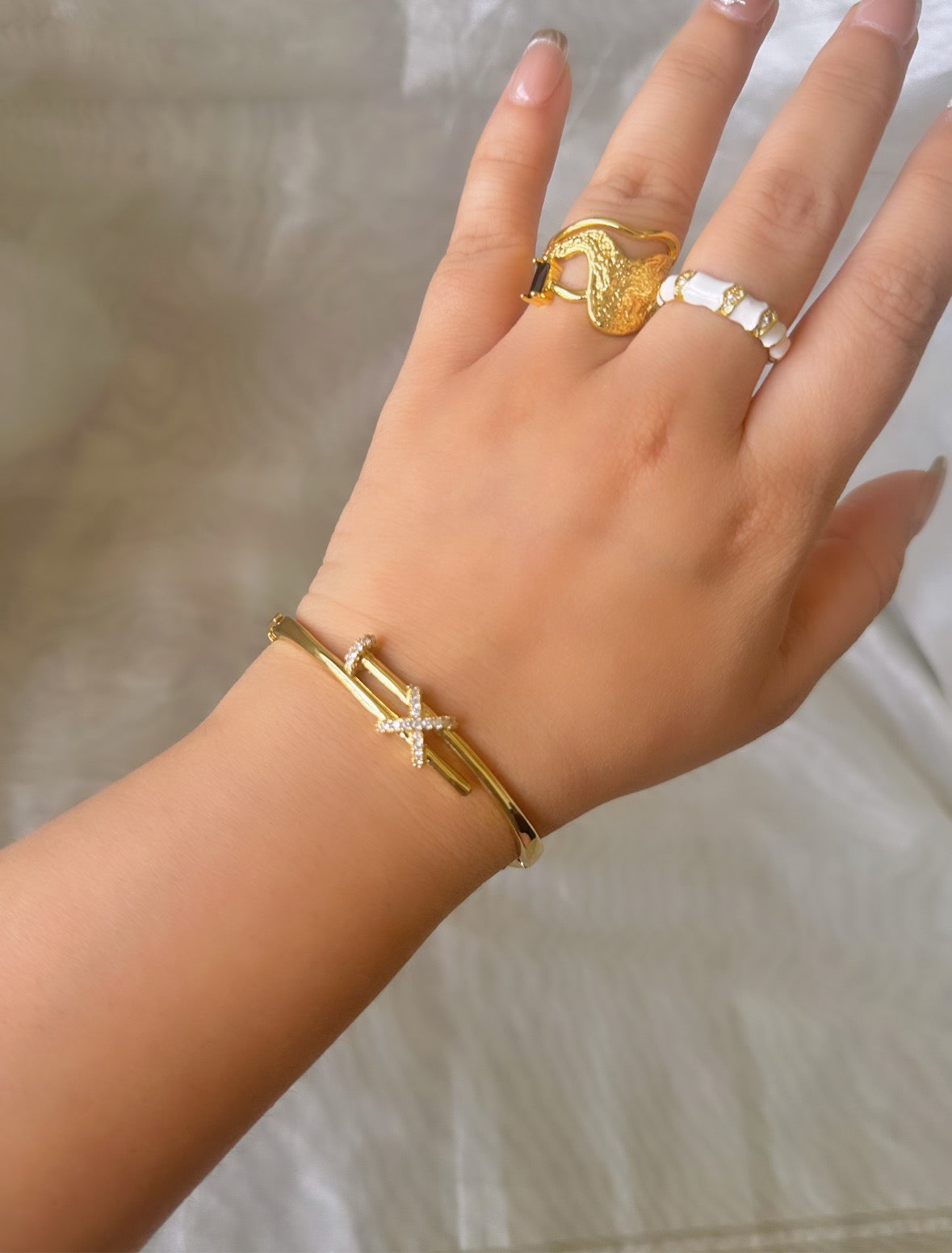 Thin Cross Nail Bracelet-Gold